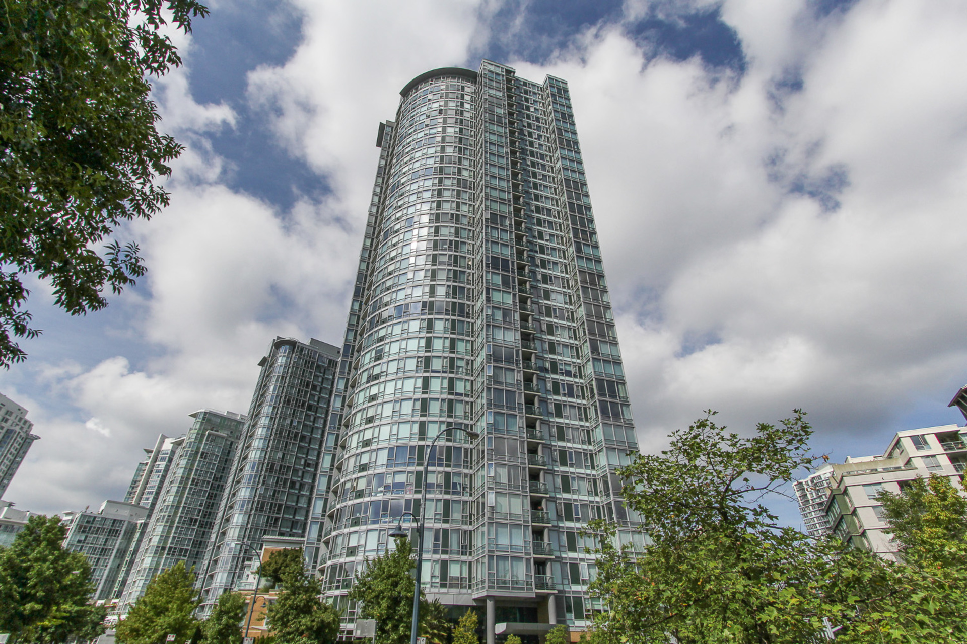 2706 - 1033 MARINASIDE CRESCENT CONDO FOR RENT IN YALETOWN CHEAP CONDO FOR RENT